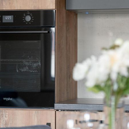 Cosy And Bright Apartment With Parking In Poznan By Noclegi Renters Eksteriør billede